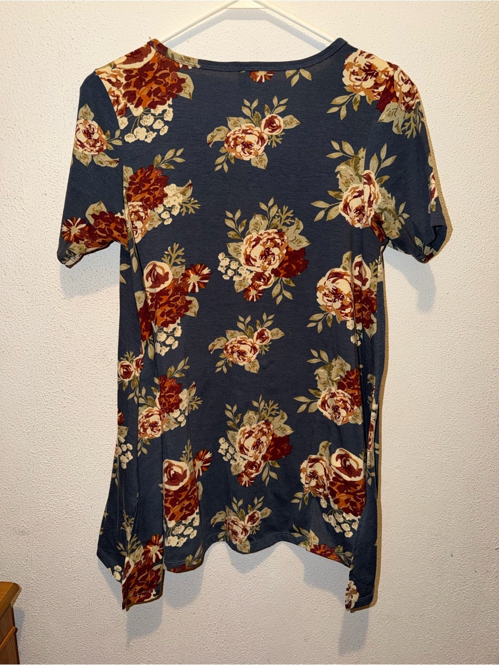 LuLaRoe Navy Floral Scoop Neck Short Sleeve Tee - Picture 2 of 3